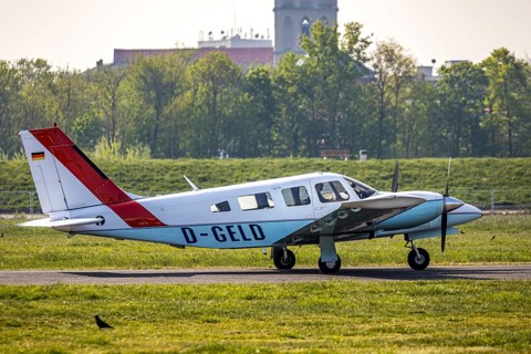 Aerial view, twin-engine aircraft with the registration D-GELD, Hamm-Lippewiesen airfield EDLH,