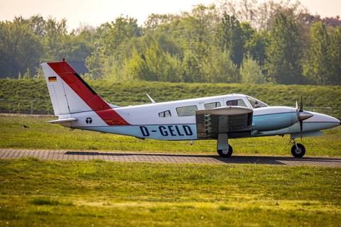 Aerial view, twin-engine aircraft with the registration D-GELD, Hamm-Lippewiesen airfield EDLH,