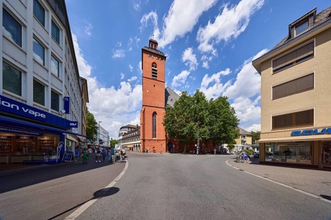 St. Quintin, church, pedestrian zone, traffic sign at the end of the pedestrian zone, residential