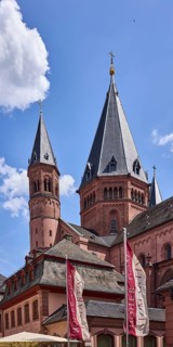 St. Martin Cathedral, Mainz Cathedral, Roman Catholic Diocese Mainz, Cathedral, advertising flag on