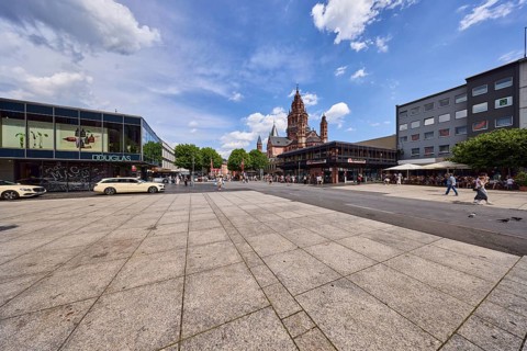 Perfumery Douglas, St. Martin Cathedral, Mainzer Cathedral, Roman Catholic Diocese Mainz,