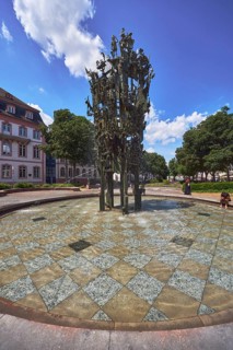 Shrove Tuesday fountain, fountain with bronze sculptures, sculptor Blasius Spreng, architect Helmut