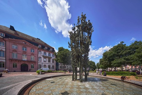 Shrove Tuesday fountain, fountain with bronze sculptures, sculptor Blasius Spreng, architect Helmut
