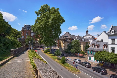 Stairway to Windmühlenstraße, city center, footpath made of paving stones, asphalt road, sandstone