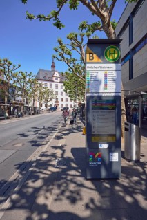 Mainz Höfchen Listmann bus stop, bus platform B, commercial building, general architecture, trees,