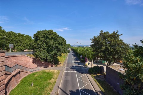 Access ramp to the bridge, lantern, lanes, bus lane, bus lane marking BUS, zigzag line, solid line,