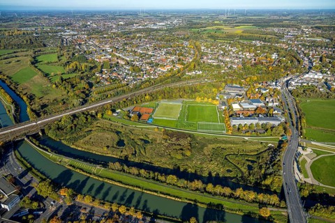 Aerial view, town view of the district of Heeßen, tennis courts, hockey and tennis club Hamm with