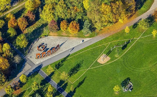 Aerial view, place of interreligious encounter, memorial sculpture in Lippepark, five steel gates