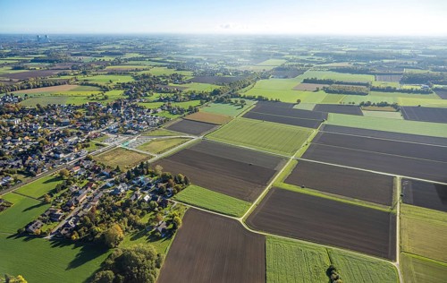 Aerial view of meadows and fields at the new Westtünnen stop on Südfeldweg and Von-Thünen-Straße