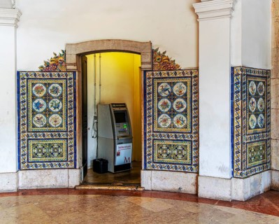 Cash machine at the entrance to r Mercadeo da Ribeira, also known as TimeOut Market, the best