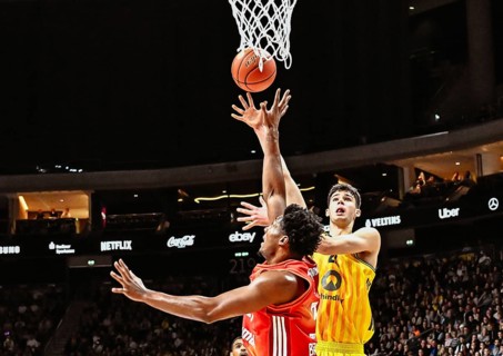 Basketball BBL Bundesliga, Alba Berlin, FC Bayern Munich Basketball from left Wenyen Gabriel (FC