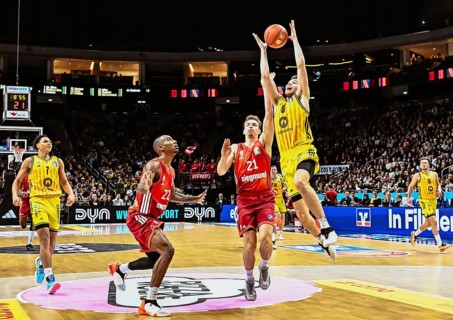 Basketball BBL Bundesliga, Alba Berlin - FC Bayern Munich Basketball from left Jack Kayil (Alba