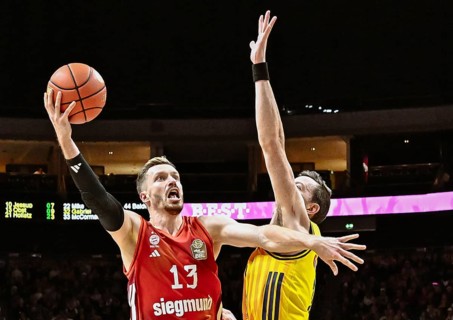 BBL Bundesliga basketball, Alba Berlin, FC Bayern Munich basketball from left Andreas Obst (FC