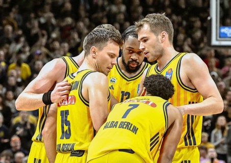 BBL Bundesliga basketball, Alba Berlin, FC Bayern Munich basketball from left Jack Kayil (Alba