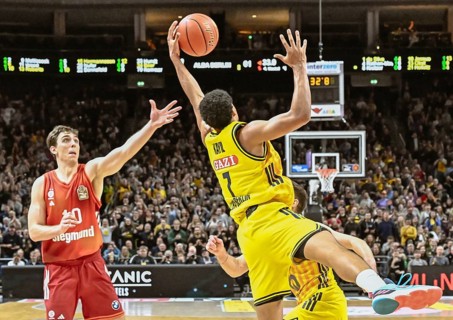 Basketball BBL Bundesliga, Alba Berlin, FC Bayern Munich Basketball from left Justinian Jessup (FC