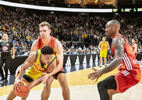 Basketball BBL Bundesliga, Alba Berlin, FC Bayern Munich Basketball from left Justus Hollatz (FC