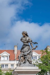 The bronze statue of Jeanne Hachette on the square of the same name in Beauvais commemorates the