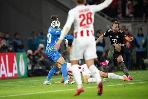(DFL/DFB REGULATIONS PROHIBIT ANY USE OF PHOTOGRAPHS AS IMAGE SEQUENCES AND/OR QUASI-VIDEO), Rhein