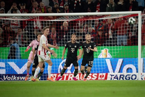 (DFL/DFB REGULATIONS PROHIBIT ANY USE OF PHOTOGRAPHS AS IMAGE SEQUENCES AND/OR QUASI-VIDEO), Rhein