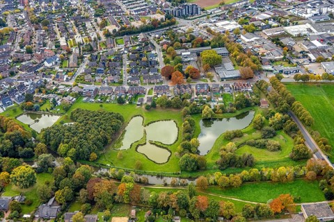 Aerial view, Niers river with ponds, Hervorster Straße housing development and Leni Valk School,