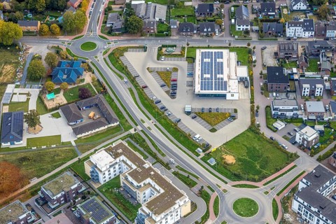 Aerial view, Aldi supermarket with solar roof at the Ostring roundabout, Goch, Lower Rhine, North