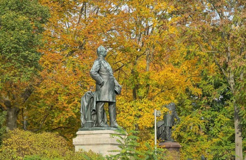 Roon Memorial, autumn in Großer Tiergarten Park, Mitte, Berlin, Germany