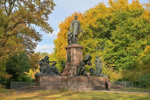 Bismarck National Monument, autumn in Großer Tiergarten Park, Mitte, Berlin, Germany