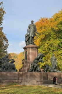 Bismarck National Monument, autumn in Großer Tiergarten Park, Mitte, Berlin, Germany