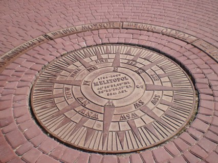 The geographic azimuth at Victory Square is located in the city. Directions to different points of