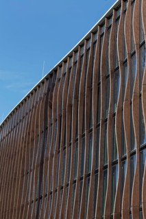 Modern wooden façade with larch pilasters, architecture firm caspar.schmitzmorkramer, Deiker Höfe,