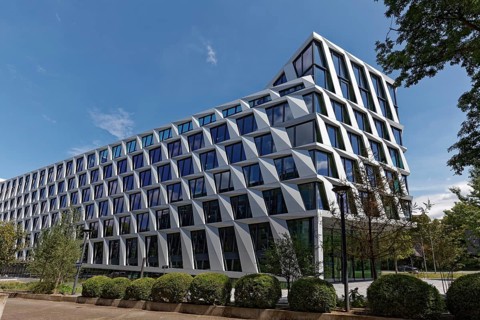 One Plaza office and commercial building with distinctive façade, HPP Architekten, Düsseldorf,