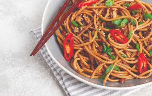 Udon noodles, with shimeji mushrooms, vegetables, in sauce, with sesame seeds, green onions, Asian