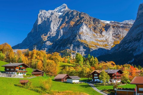 Typical rural and holiday homes with Wetterhorn 3690m in autumn, Grindelwald, Lütschinental,