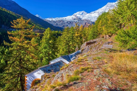 Chapel zur Hohe Stiege on the historic Kapellenweg with Allalin 4027m and Alphubel 4206m in autumn,