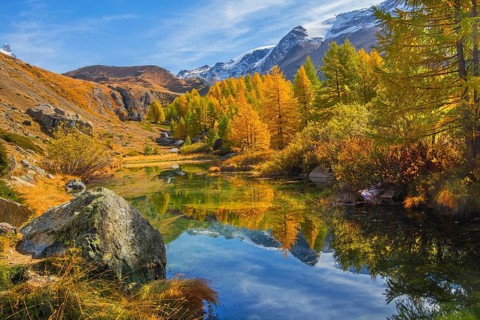Grindjisee on the 5-lake hiking trail in autumn, Zermatt, Mattertal, Valais, Switzerland