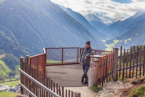 Hikers on a viewing platform near the suspension bridge on the Sunnenseit'n-Weg hiking trail, in