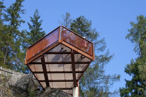 Viewing platform at the suspension bridge on the Sunnenseit'n-Weg hiking trail, in autumn, Neustift