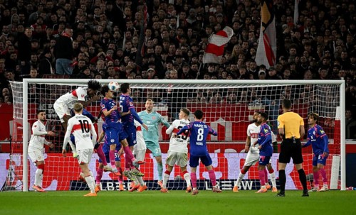 Penalty area scene, goal room scene header duel duel action Dan-Axel Zagadou VfB Stuttgart (23)