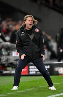 Coach coach Bo Henriksen 1st FSV Mainz 05 on the sidelines Gestik Gesture MHPArena, MHP Arena