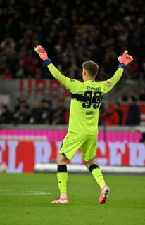 Goalkeeper Alexander Nübel VfB Stuttgart (33) from behind gesture gesture MHPArena, MHP Arena
