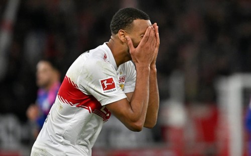 Josha Vagnoman VfB Stuttgart (04) Disappointment disappointed after missed goal opportunity gesture