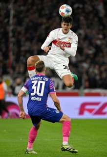 Header duel action Jose Maria Chema Andres Baixauli VfB Stuttgart (30) versus Silvan Widmer 1. FSV