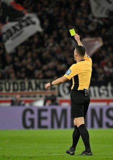 Referee Felix Zwayer shows yellow card yellow warning MHPArena, MHP Arena Stuttgart,
