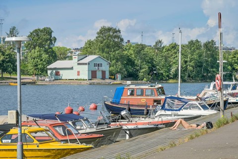 Jetty, pier, Tokoinranta Park, Eläintarhanlahti Bay, Helsinki, Finland