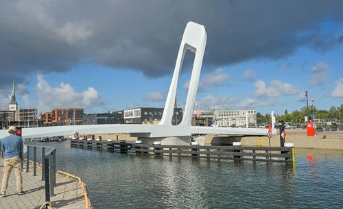 Admiral Bridge, Admirali jalakäijate sild, marina, Sadama harbour district, Tallinn, Estonia