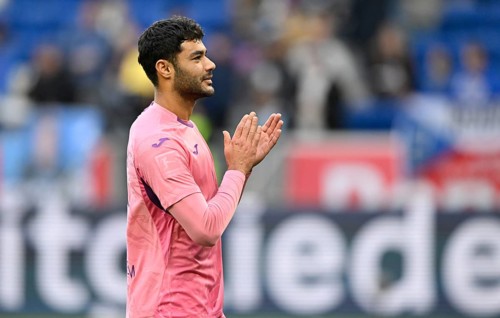 Ozan Kabak TSG 1899 Hoffenheim (05) gesture gesture thanks fans, applauds, TSG 1899 Hoffenheim