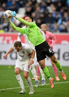 Goalkeeper Diant Ramaj 1. FC Heidenheim 1846 FCH (41) Action Tim Siersleben 1. FC Heidenheim 1846