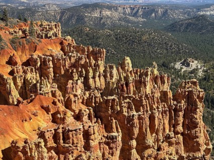 Close-up of textured red rock walls and sweeping views across green valleys, Bryce Canyon National