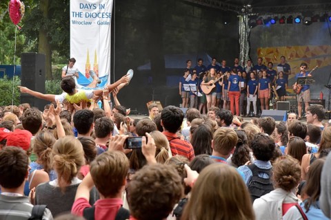 24.07.2016 Wroclaw, Mercy Fest w Park Poludniowy z udzialem pielgrzymow SDM n/z wystep zespolu z
