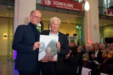 Richard Gere (International Chairman of the International Campaign for Tibet) receives a personal
